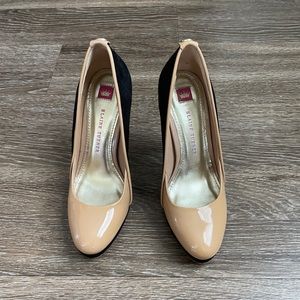Elaine Turner pumps